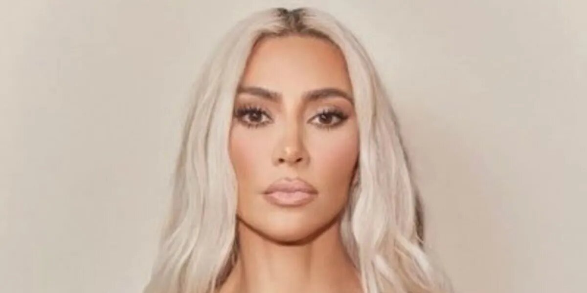 https://twitter.com/KimKardashian