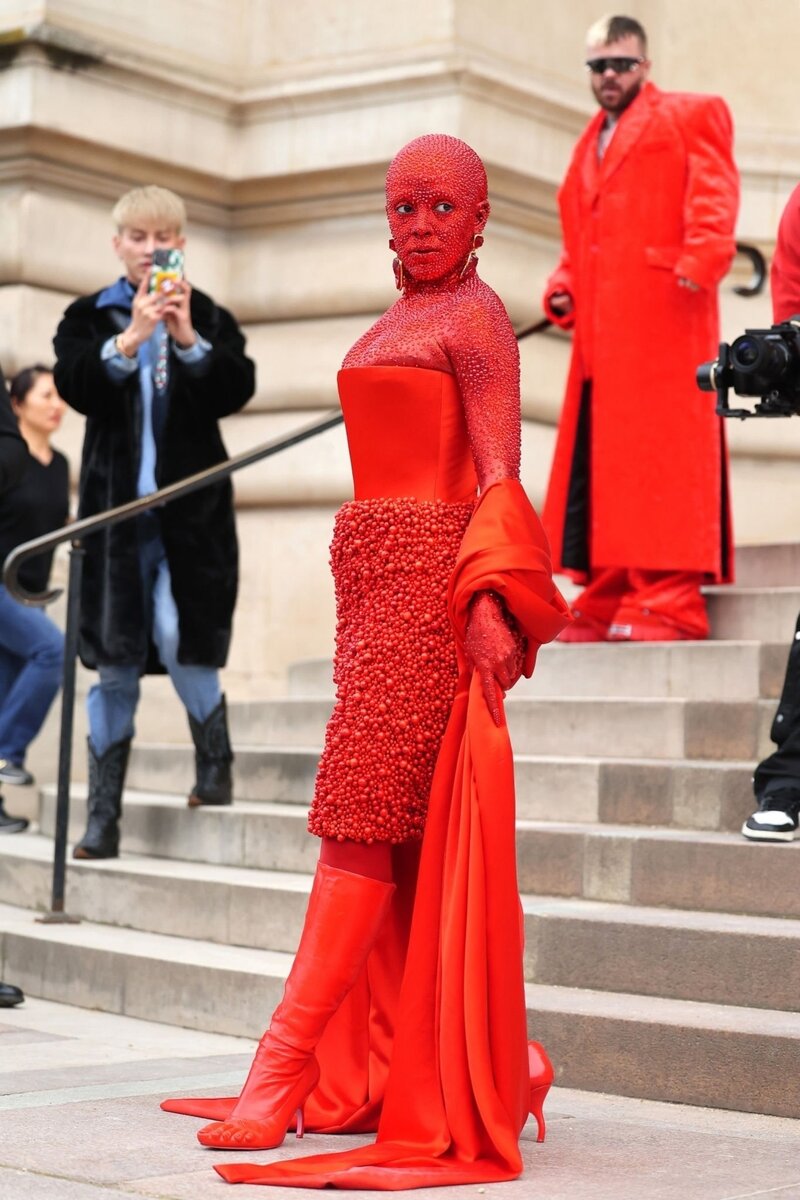 Шокирующий показ Schiaparelli на Неделе высокой моды в Париже | Другие ...