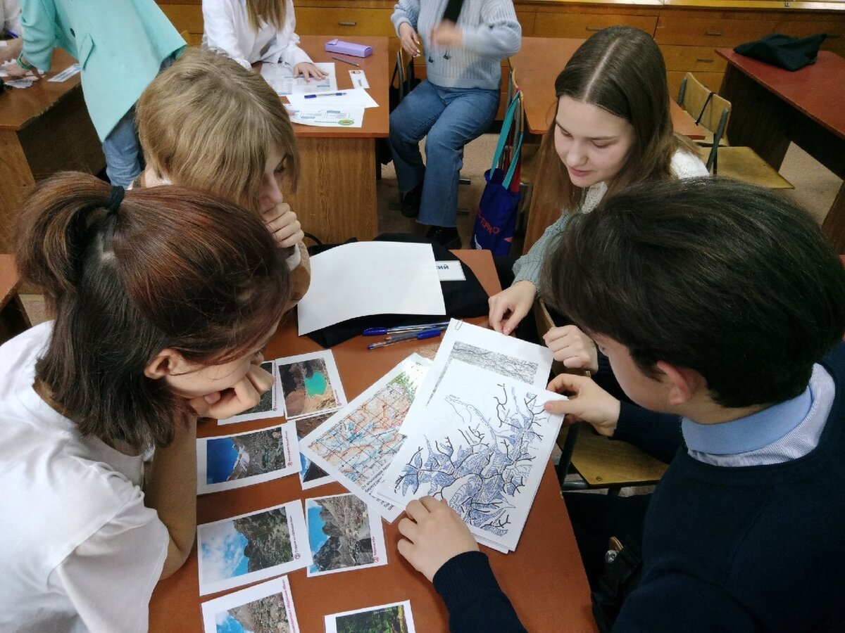 Учитель географии вузы. Гимназия ученики.