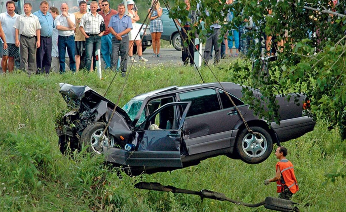 "Мерседес" Евдокимова после аварии/ © ТАСС