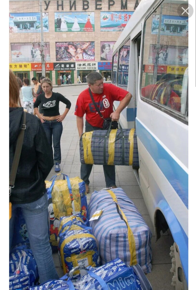 Погрузка в автобус проходила примерно так. 