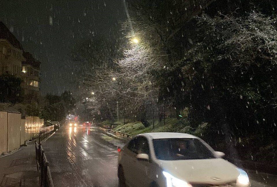     В Сочи действует два штормовых предупреждения. Олег УМАРОВ