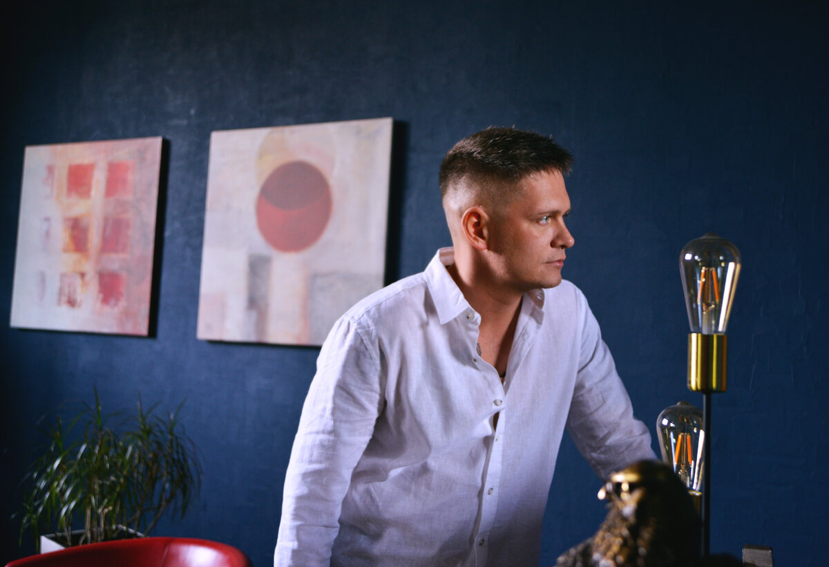 Клиент на деловой фотосессии. 