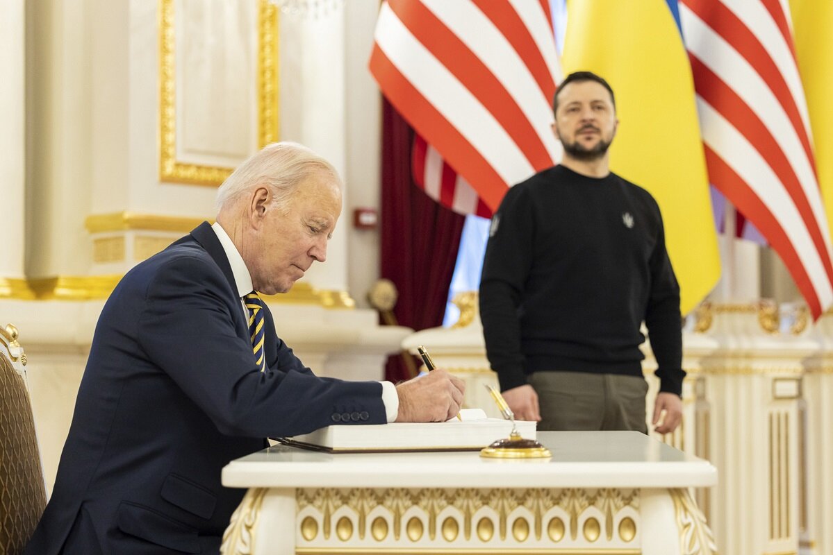 Байден пообещал Зеленскому поставки новых видов вооружений.  Фото: Фото: Ukraine Presidency / Ukrainian Pre / globallookpress.com