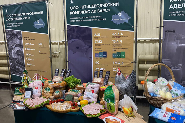    На выставку приехали представители ООО «Птицеводческий комплекс «Ак Барс», у которых Шагиахметов расспрашивал об экспорте продукции