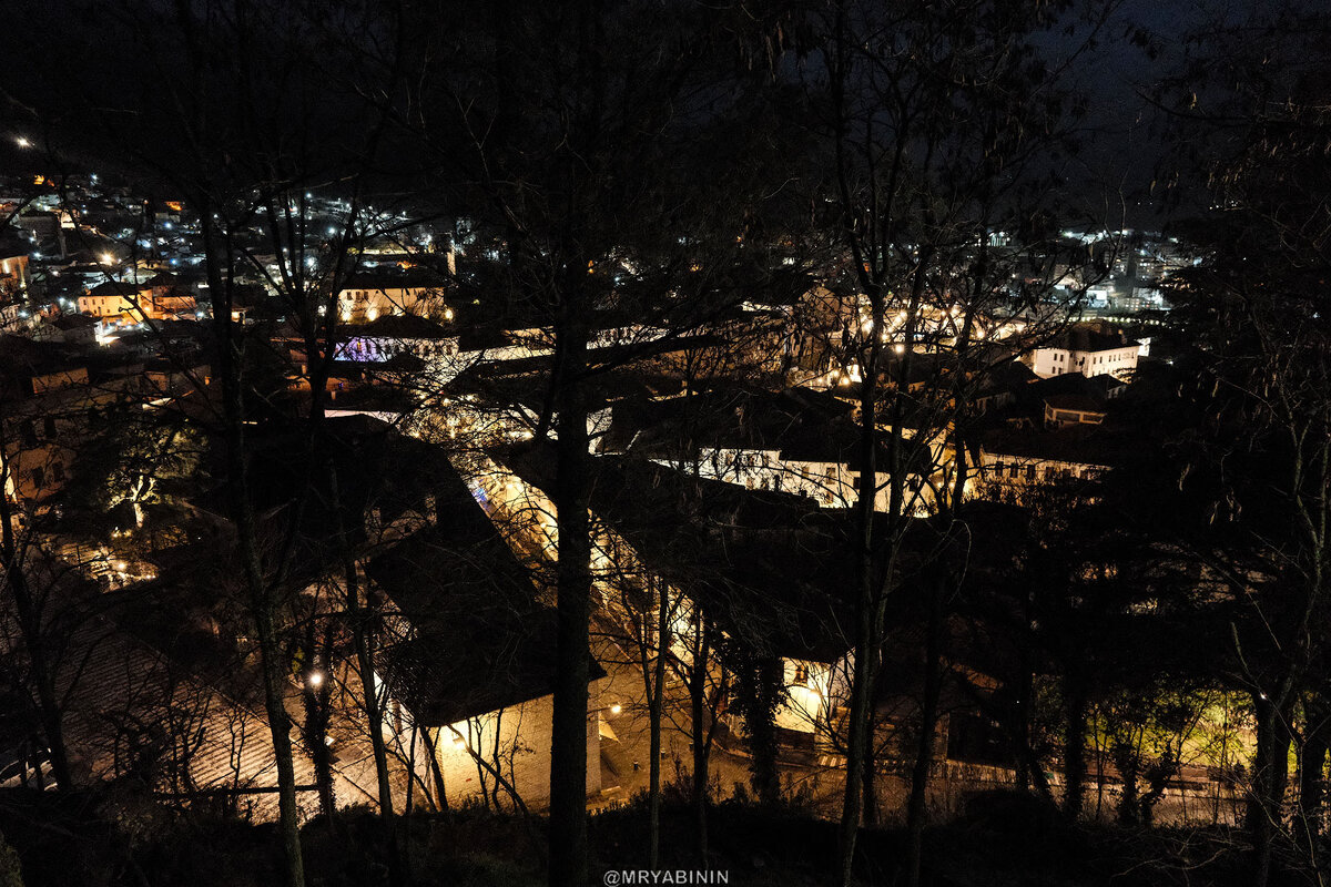 Ночь в Серебряном городе или прогулка по ночной Гирокастре