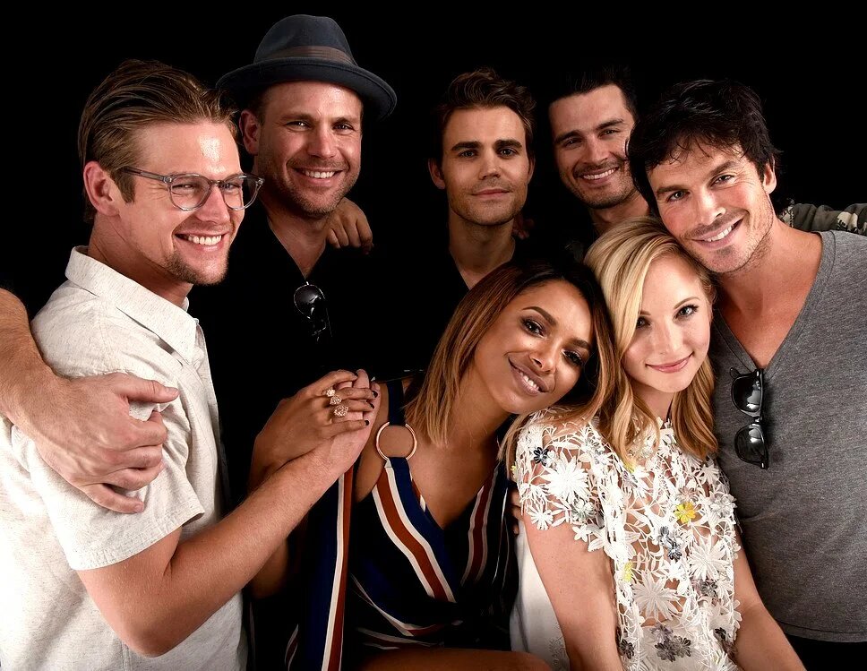 scale_1200.webp Фото взято из открытых источников. Каст сериала "Дневники вампира"