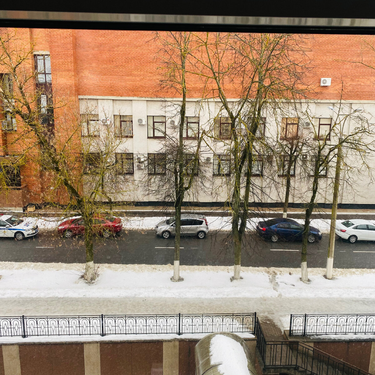 Припарковался на 2 места