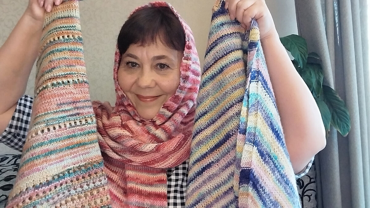 Все три косынки связаны спицами из носочной пряжи от производителя Ализе супер вош Артисан!