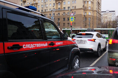    Машина Следственного комитета в Москве в дождь ©Наталья Селиверстова РИА Новости