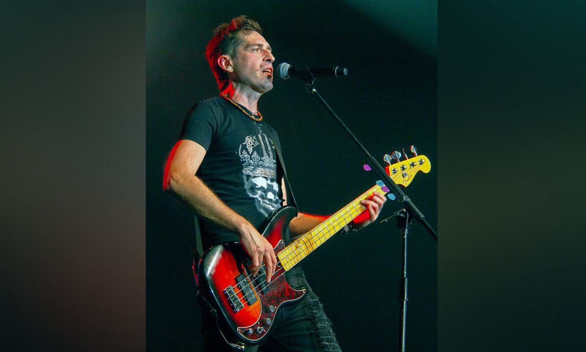    Признанный иноагентом в России лидер группы «Ногу свело» Максим Покровский. Фото: «Википедия».