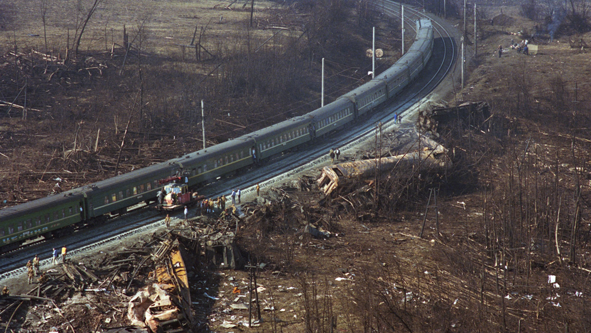 Два поезда прошли. Катастрофа Аша Улу-Теляк 1989. Катастрофа 1989 поезда Новосибирск Адлер. Катастрофа 4 июня 1989 Железнодорожная Улу Теляк. Перегон Аша Улу-Теляк 1989.06.04.