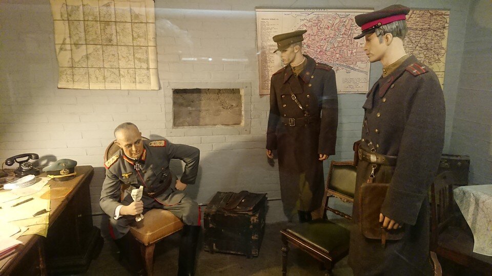    Советские парламентеры и растерянный комендант Ляш. Платон ЕГОРОВ