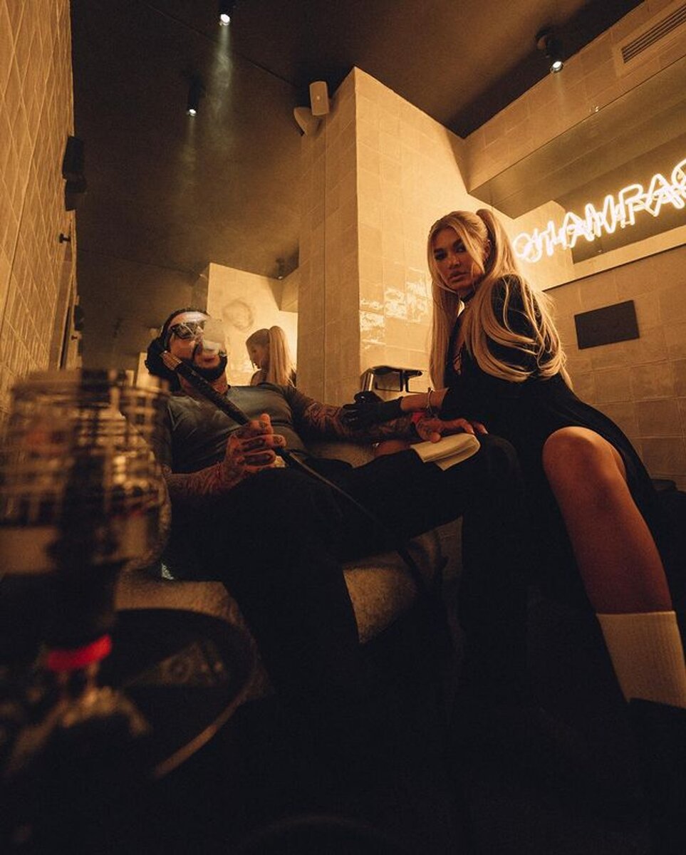    Тимати со своим тату-мастером Анной Фото: Инстаграм (запрещен в РФ) @timatiofficial