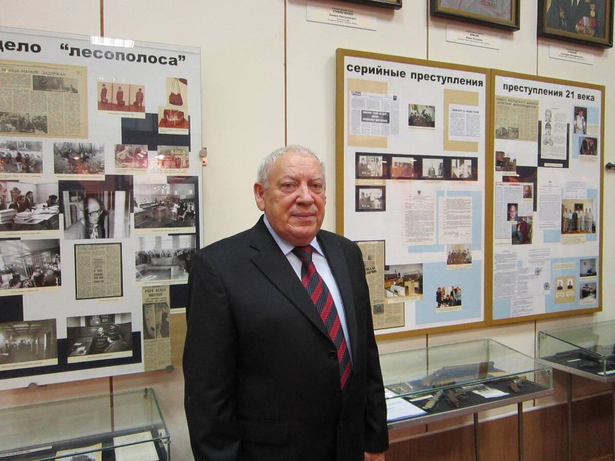 Виктор Бураков - генерал-майор в отставке.