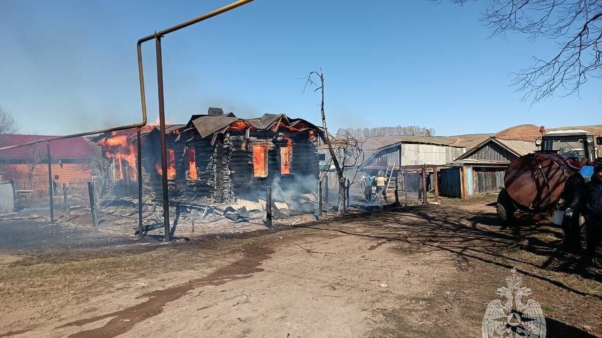     В селе Татарская Мушуга Мензелинского района случился пожар в частном доме на улице Коммунистическая. Об этом сообщила пресс-служба ГУ МЧС России по Татарстану.