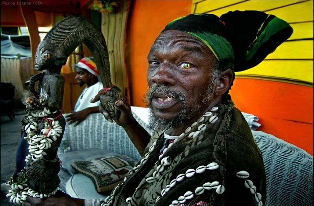 Музей вуду новый орлеан. Мари лаво королева вуду. Обряд вуду мем. Экстрасенсы магия вуду уничтожить сердце врага. Темная магия.