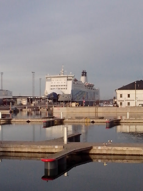 Паром в порту Таллина. Фото автора