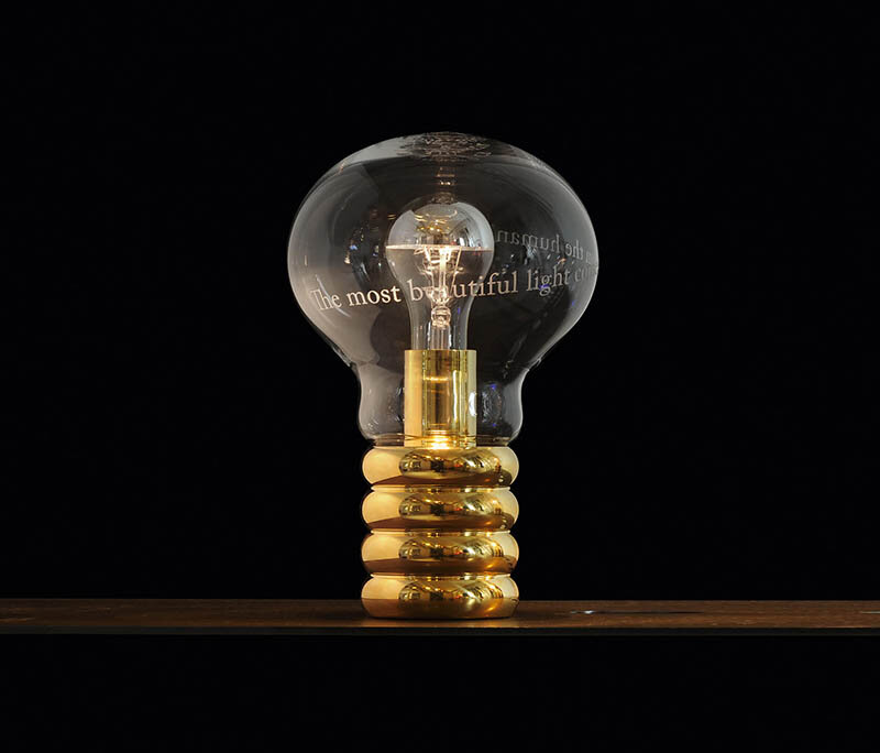 Bulb Limited, 2016. Основа изготовлена из латуни, колба из муранского стекло украшена цитатой Габриэль Гарсиа Маркеса: «Самый красивый свет исходит от человеческого сердца». 