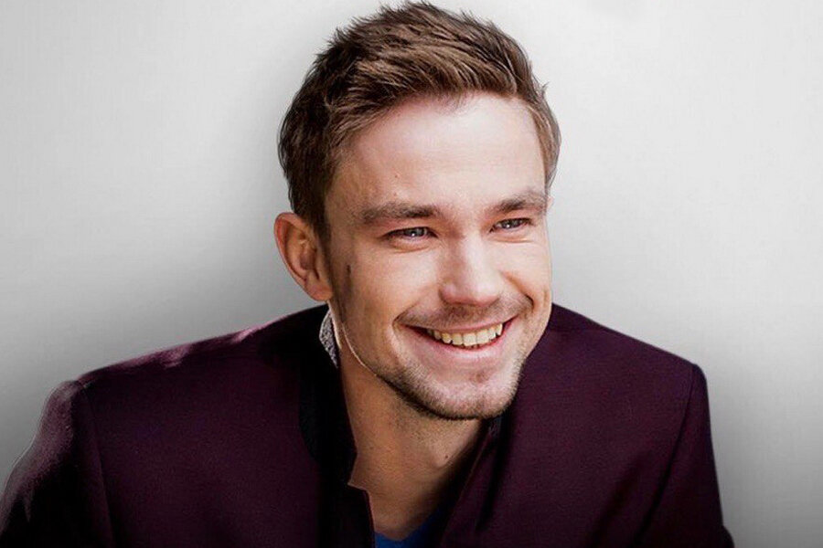 Обаятельная улыбка Александра Петрова