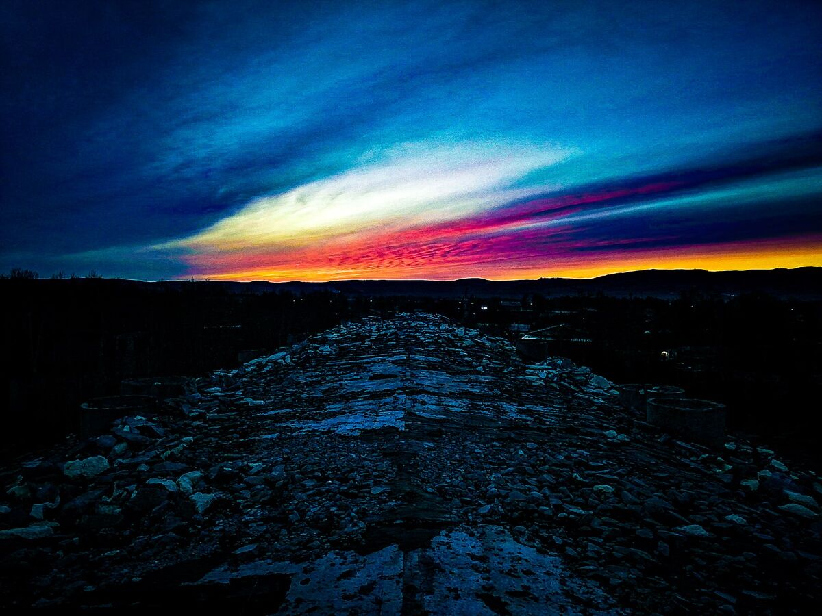 Хотелось бы разбежаться и улететь в эту даль