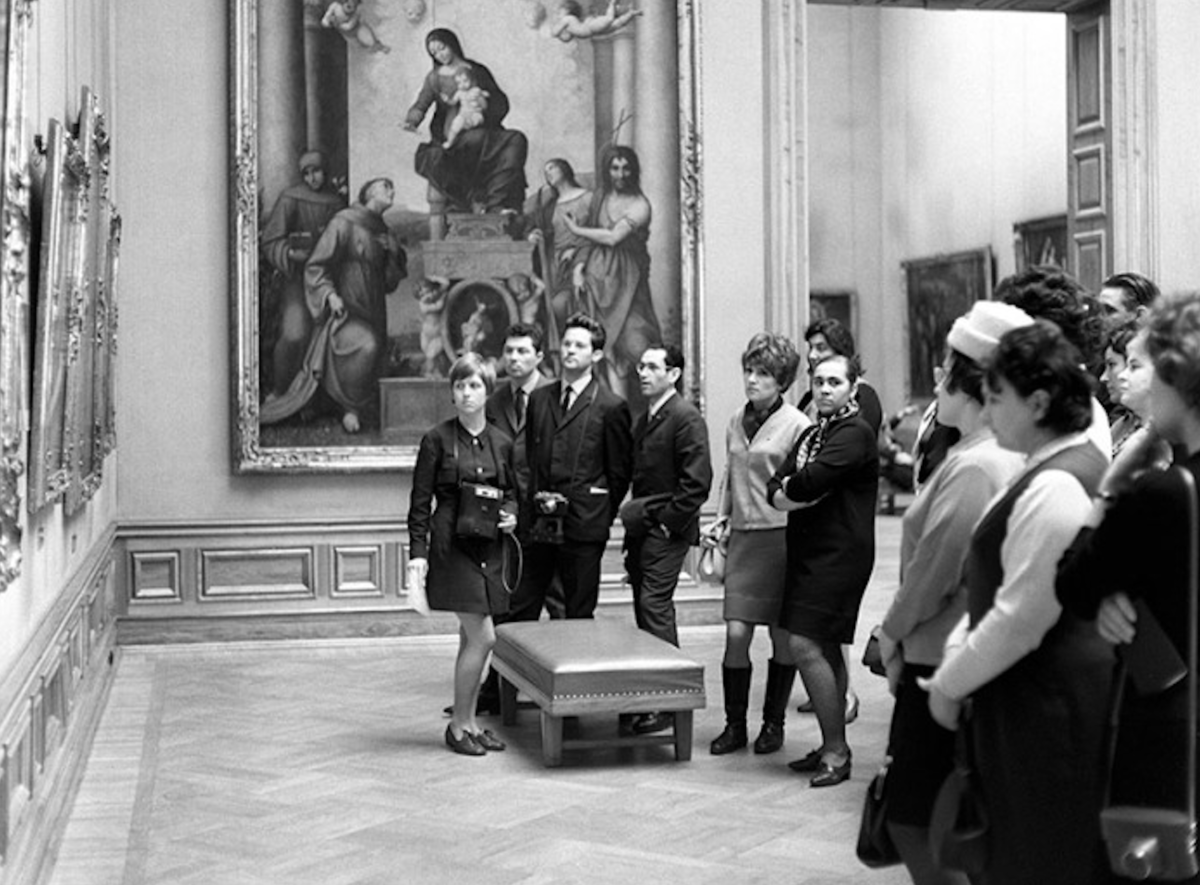 Пляж ссср. Чета горбачевых в ницце в 70-е. Советские люди за границей. Советское мороженое. Советские граждане за границей.