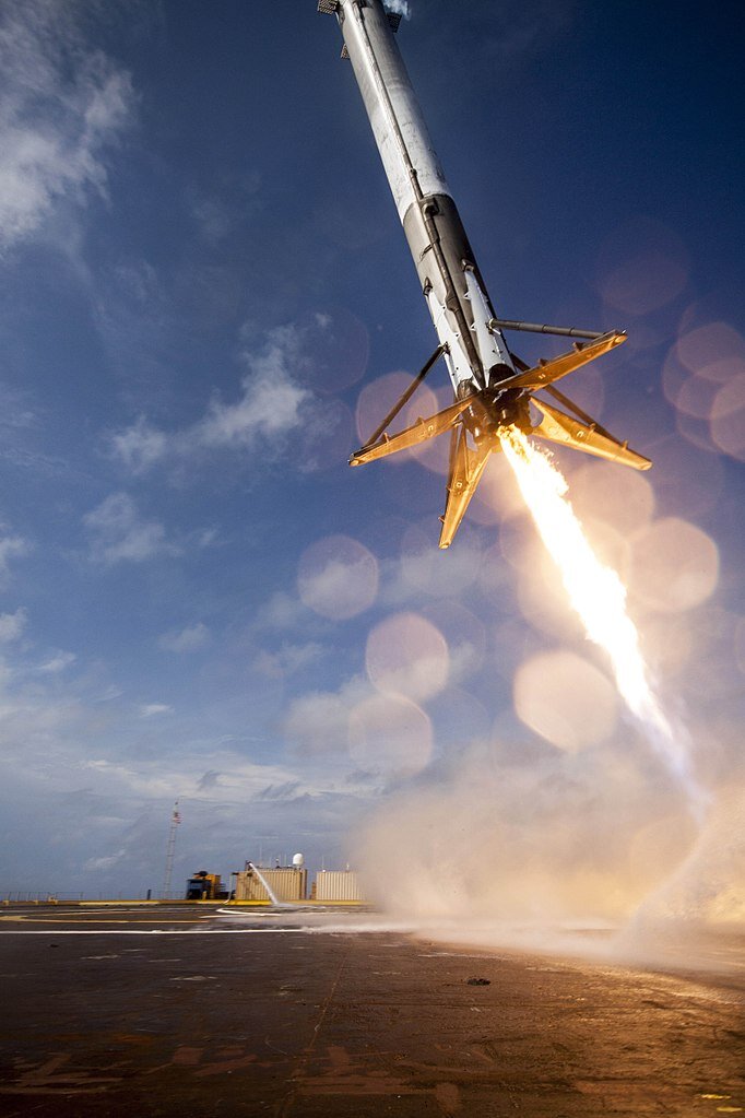 Момент посадки первой ступени SpaceX CRS-6. 2015 год.