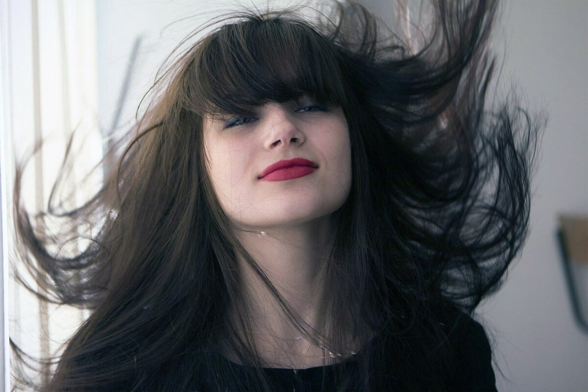 Все школьные годы я носила челку, после поступления в универ, было уже не до нее! Учеба на бюджете встала на первый план.