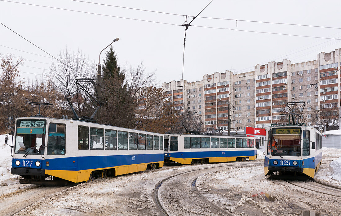 Фото собственного авторства. Вагоны 71-608К на к/ст "Санаторий "Зелёная Роща".
