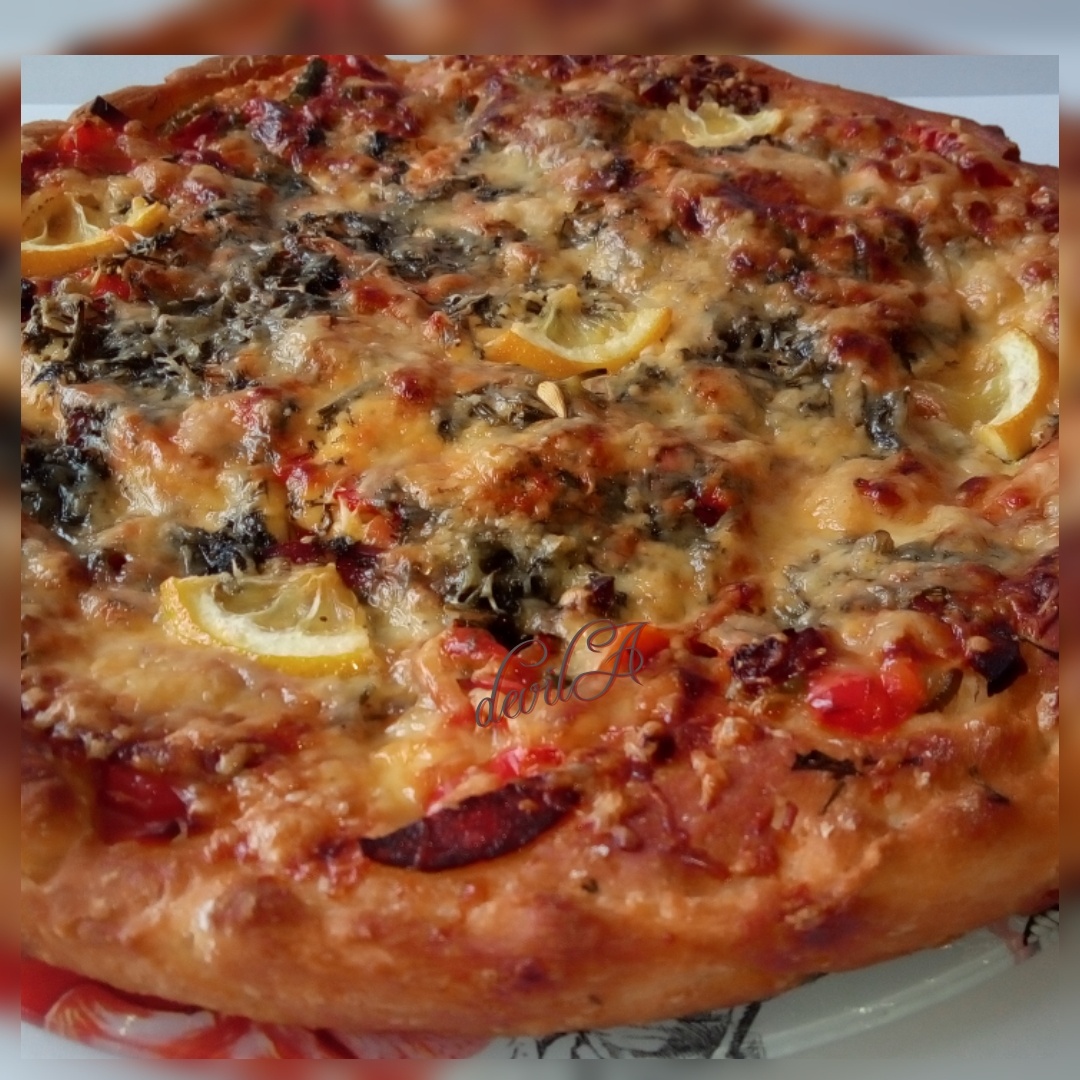 Рецептов много, а вкус один...хрустящая корочка, тающая во рту с сыром, помидором и другими ингредиентами. 