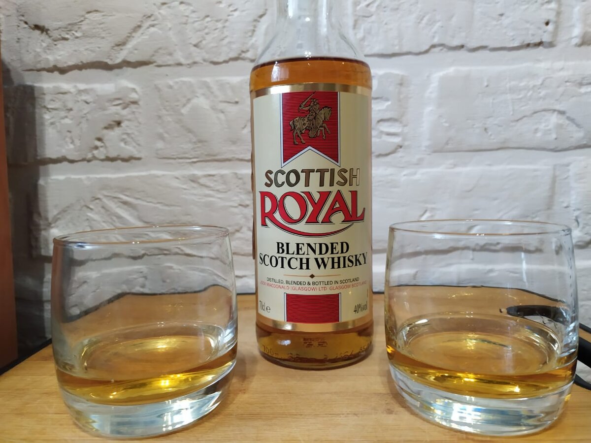 Royal scotch whisky. Виски стил Даггер. Виски скоттиш Роял. Виски Steel Dagger 0.5. Виски в магните.