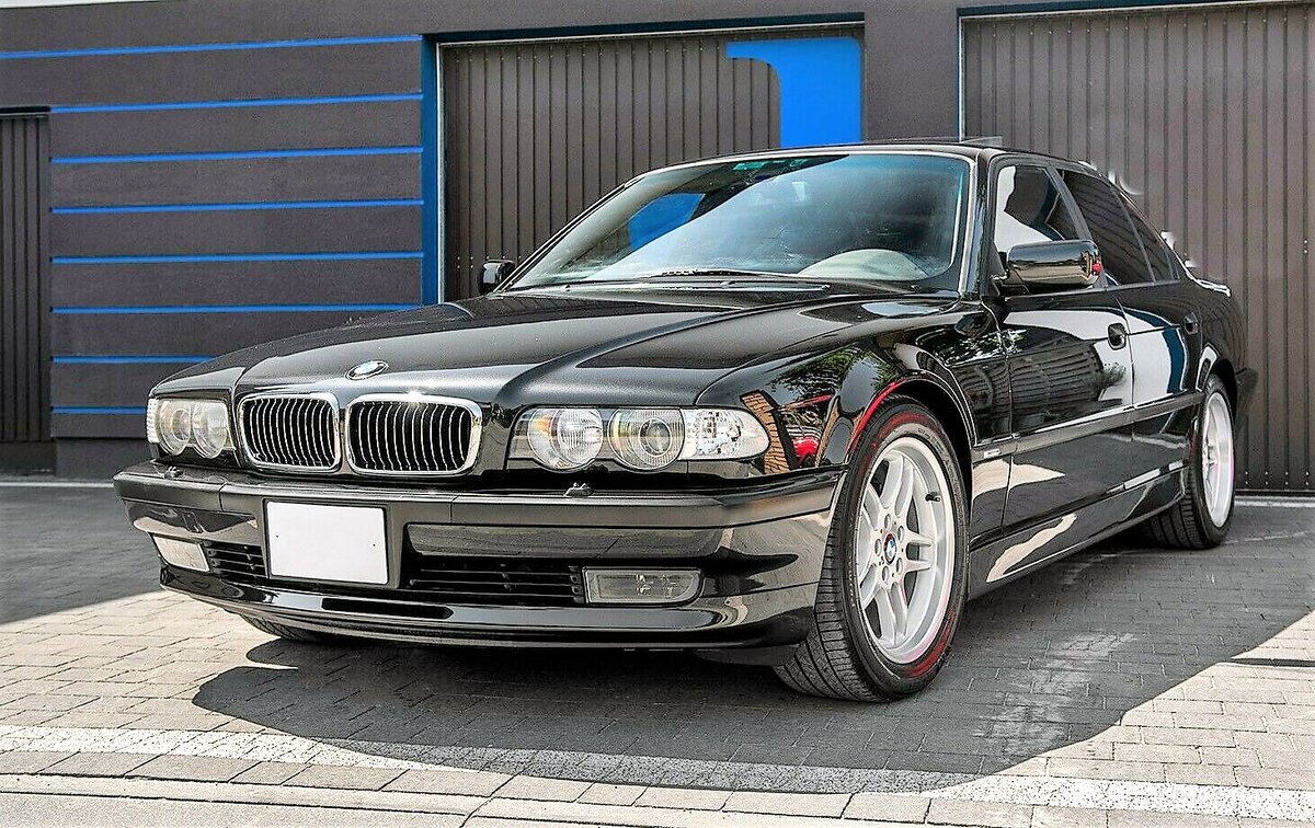 BMW 735i E38 во всей своей красе. 