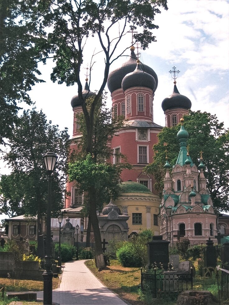 Зашла в храм к подруге, мы вместе послушали проповедь и достояли до конца службы. После вместе со всеми желающими сподобились благословения старца. Подруга была очень рада, я тоже...