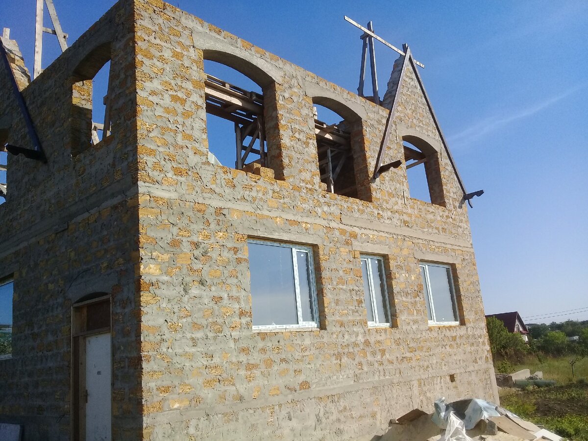 какие дома строят в крыму. крымский дом из ракушняка в крыму. какие дома строят в крыму. крымский песчаник ракушечник. крымский ракушечник дом.