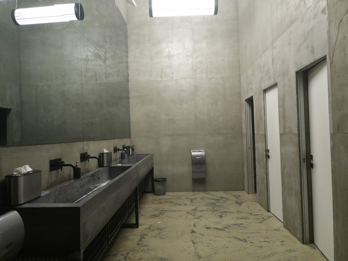 Туалет уни-секс. Мне кажется, это очень удобно. Фото Светы Давыдовой