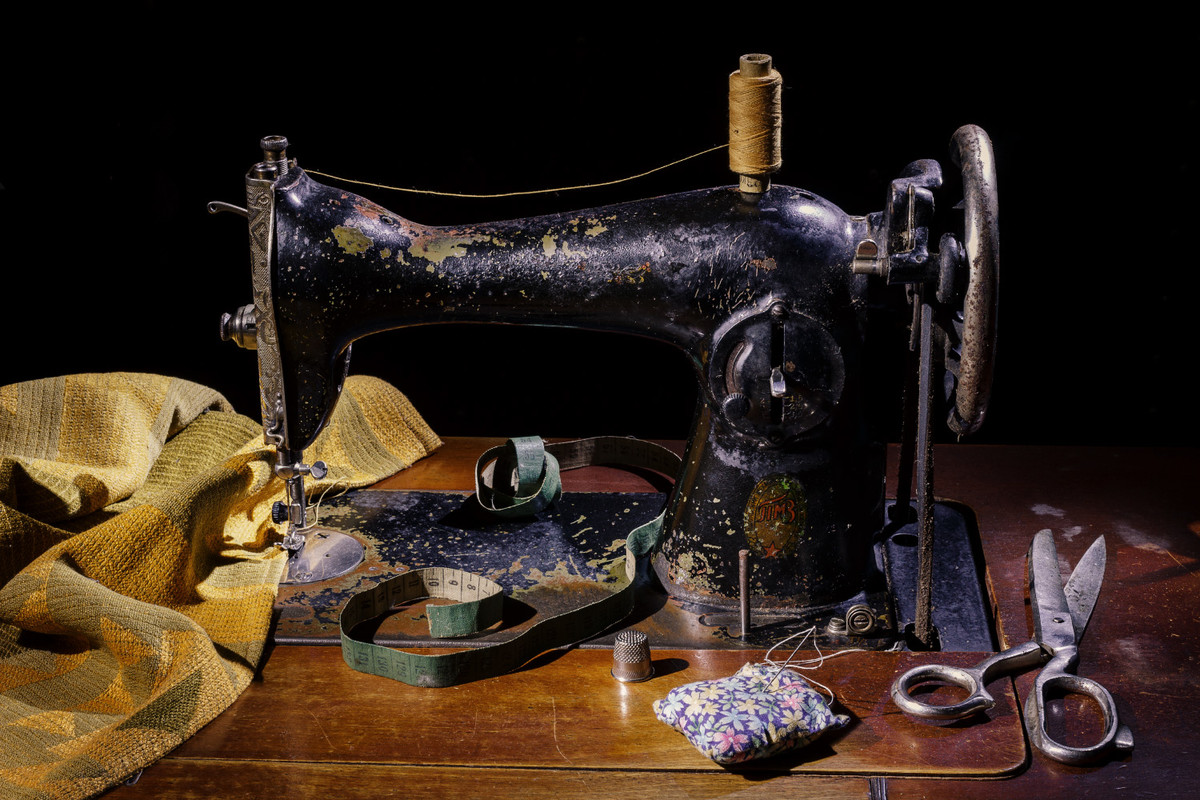 Слово швея. Слово швея. Слово швея. Профессия швея описание профессии. Профессия швея плакат.