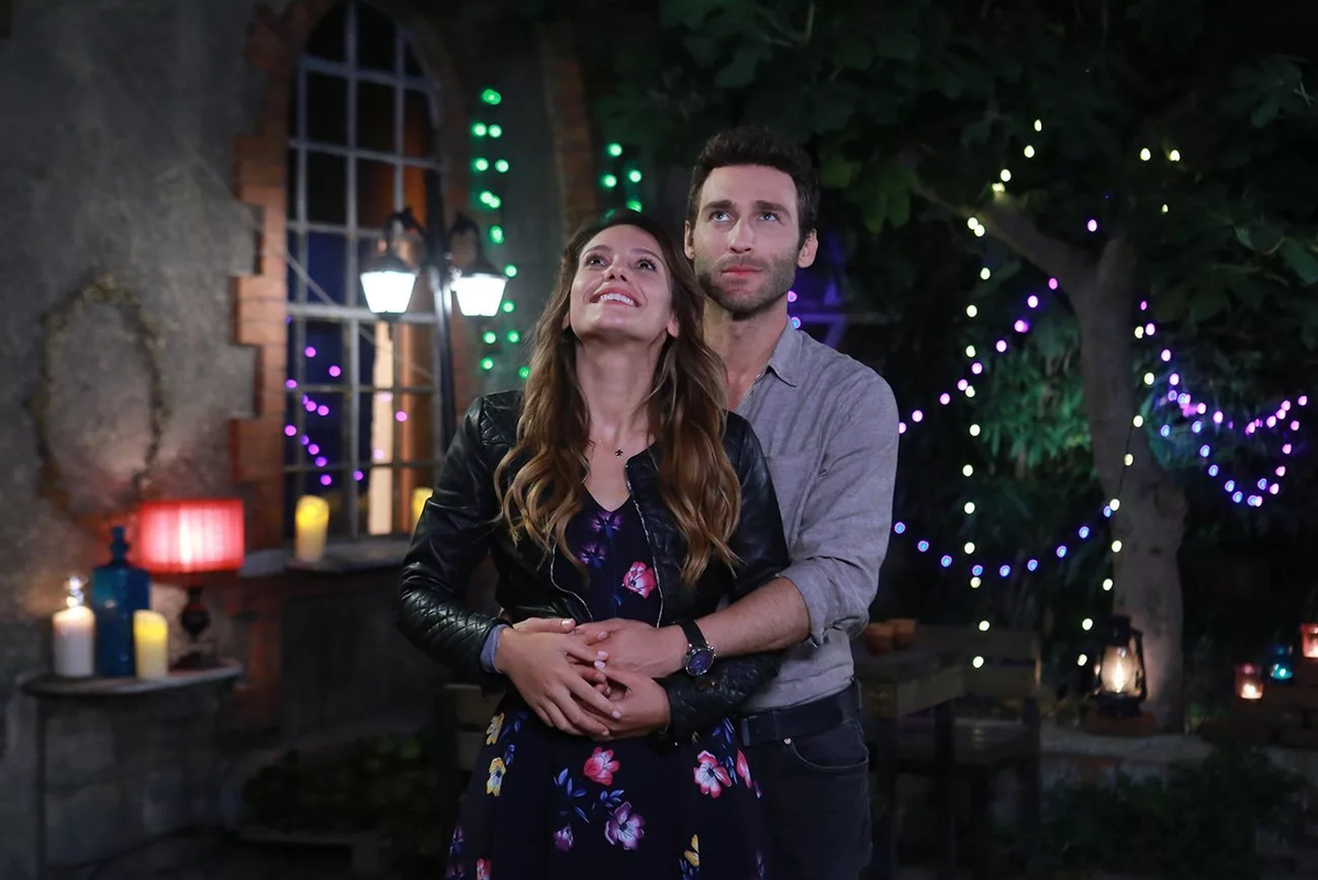 Аслы признается в любви. Светлячок турецкий сериал барыш и аслы. Ферхат аслан и аслы. Асли и ферхат. Аслы признается в любви.