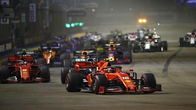 Старт Гран-при Сингапура 2019