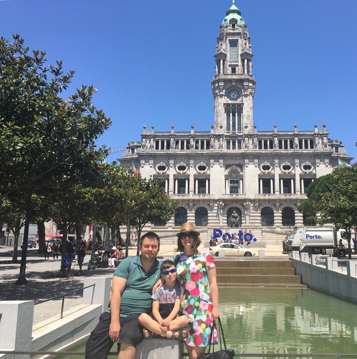 Место на Площади Свободы, у которого все фотографируются 