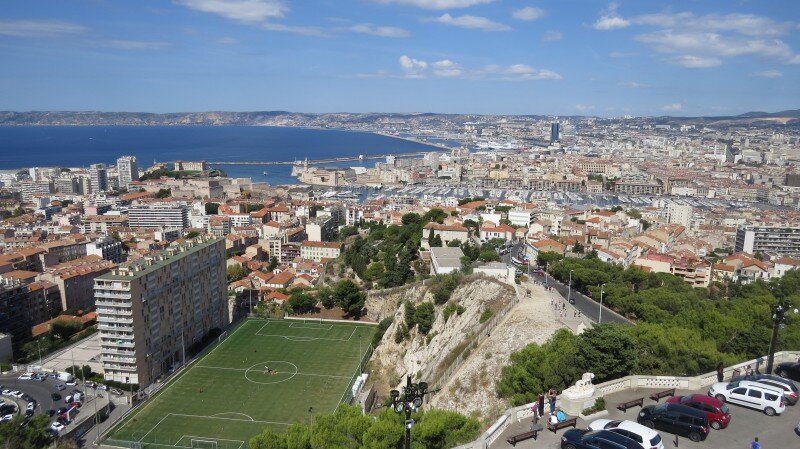 Вид на старый порт от базилики Нотр-Дам-де-ла-Гард