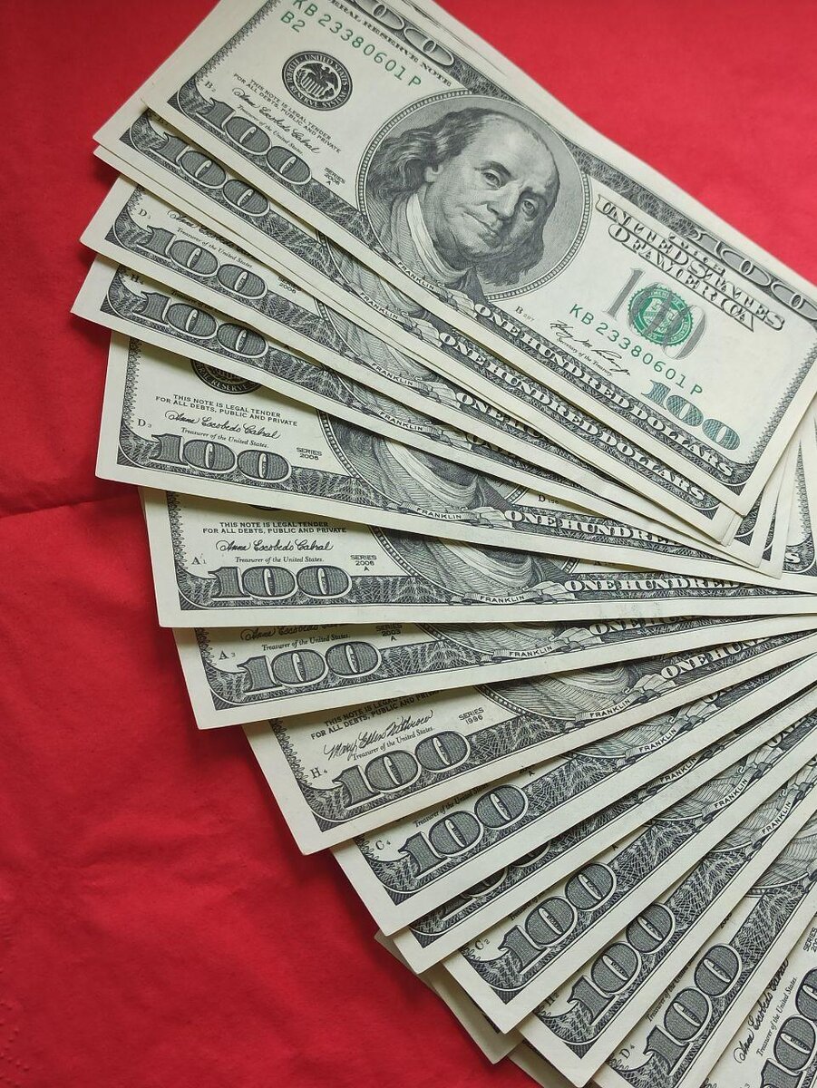 5 знаков Зодиака  стараются заработать деньги любыми способами