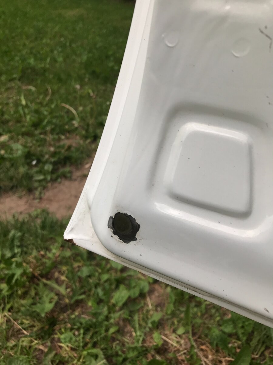 ЛКП полностью стерлось до металла, ждем корозию :)