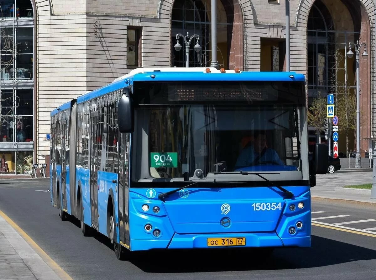 Автобус 904 на Лубянской площади.