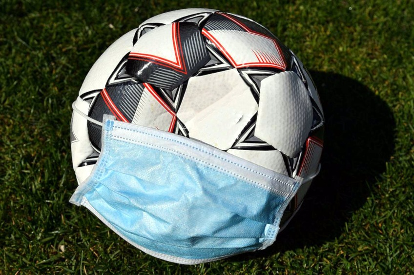 Коронавирус пока сильнее футбола 