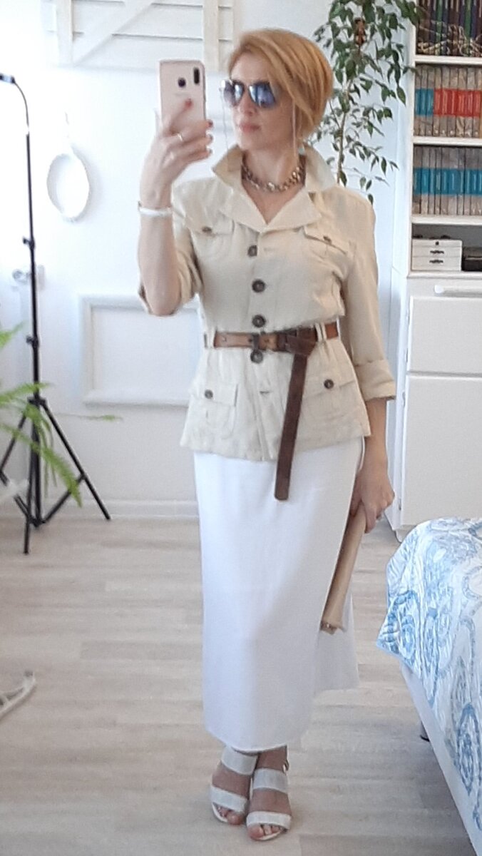 Жакет и юбка.