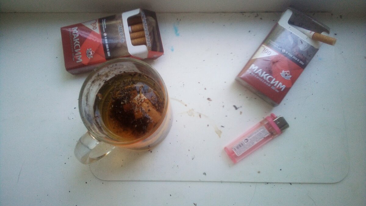 Вот так выглядит мой подоконник. (Это не реклама сигарет)