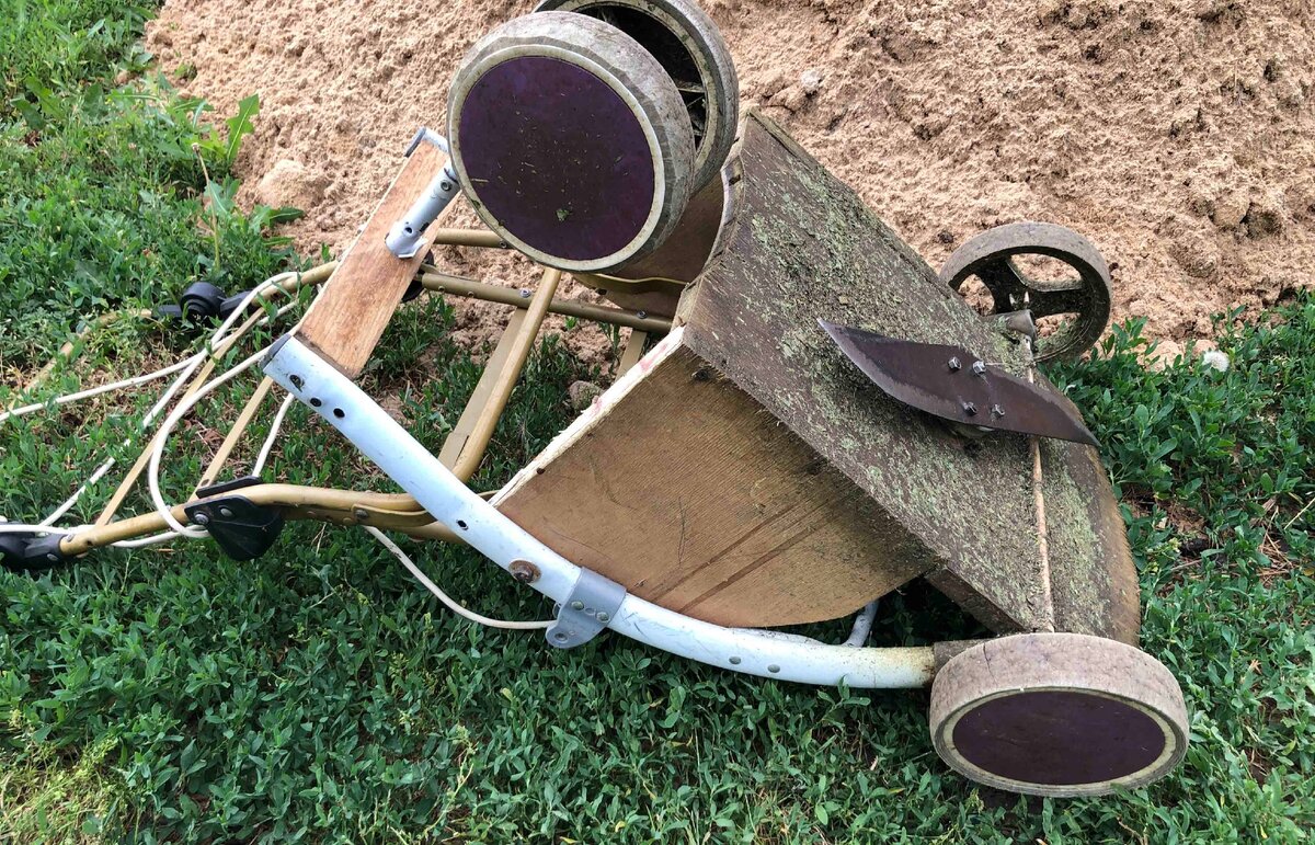 Газонокосилка, вид снизу 