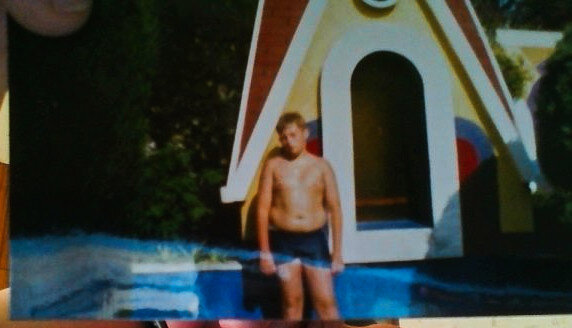 На фото мне 14 лет. Как видно - от спорта я был далёк.