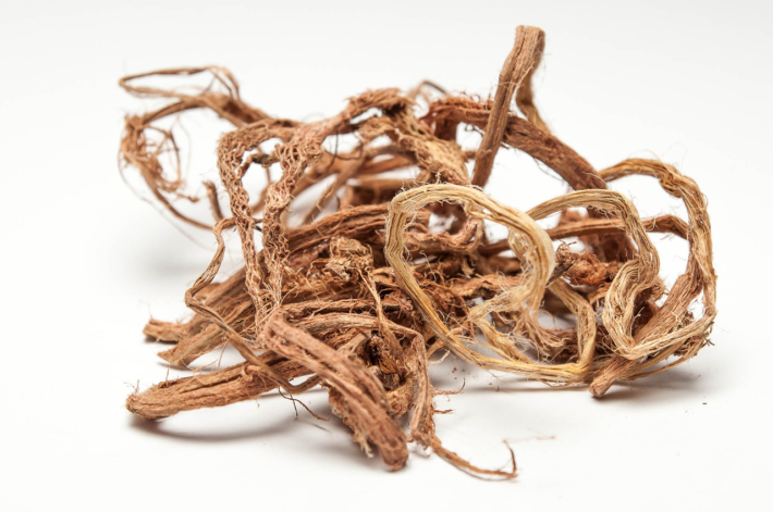 Внешний вид сухого красного корня.