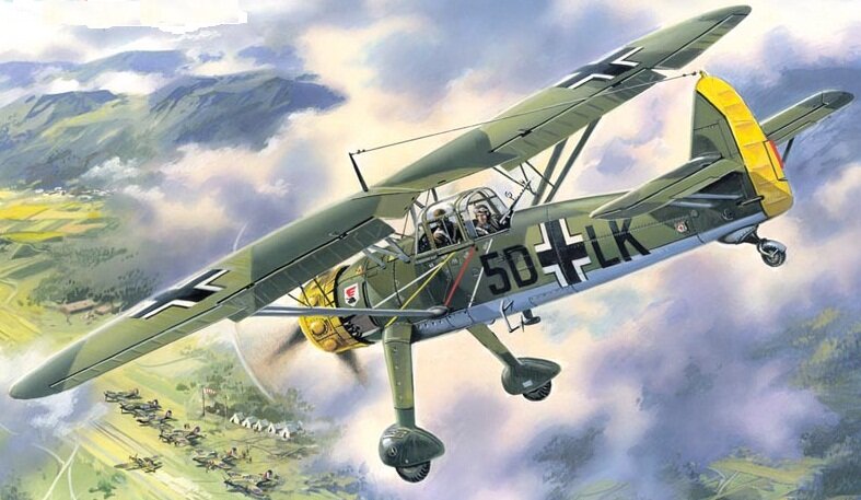 «Хеншель»  Hs.126. Запущенный в серию в 1937 г., к началу войны уже устарел и в  1942 г. был заменён на фронте новыми самолётами. Но лёгкой добычей для истребителя он не был даже в конце карьеры. Опытный советский лётчик майор Московец П.К. в те же дни 1941 г. 12(!) раз атаковал «Хеншель» над солецким аэродромом, израсходовал весь боезапас, но так и не смог его  сбить. 